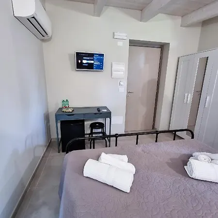 Civico 33 스칼레아